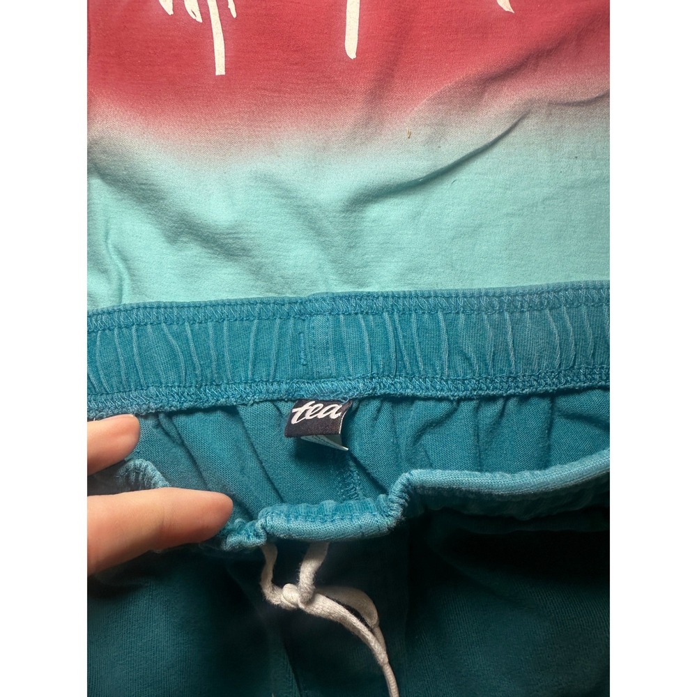 Clothes - Picture 8 of 10